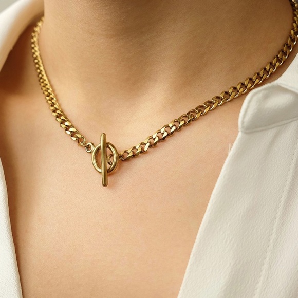 Toggle Link Chain Choker Necklace | Gold Plated Stainless Steel - Picture 5 of 6